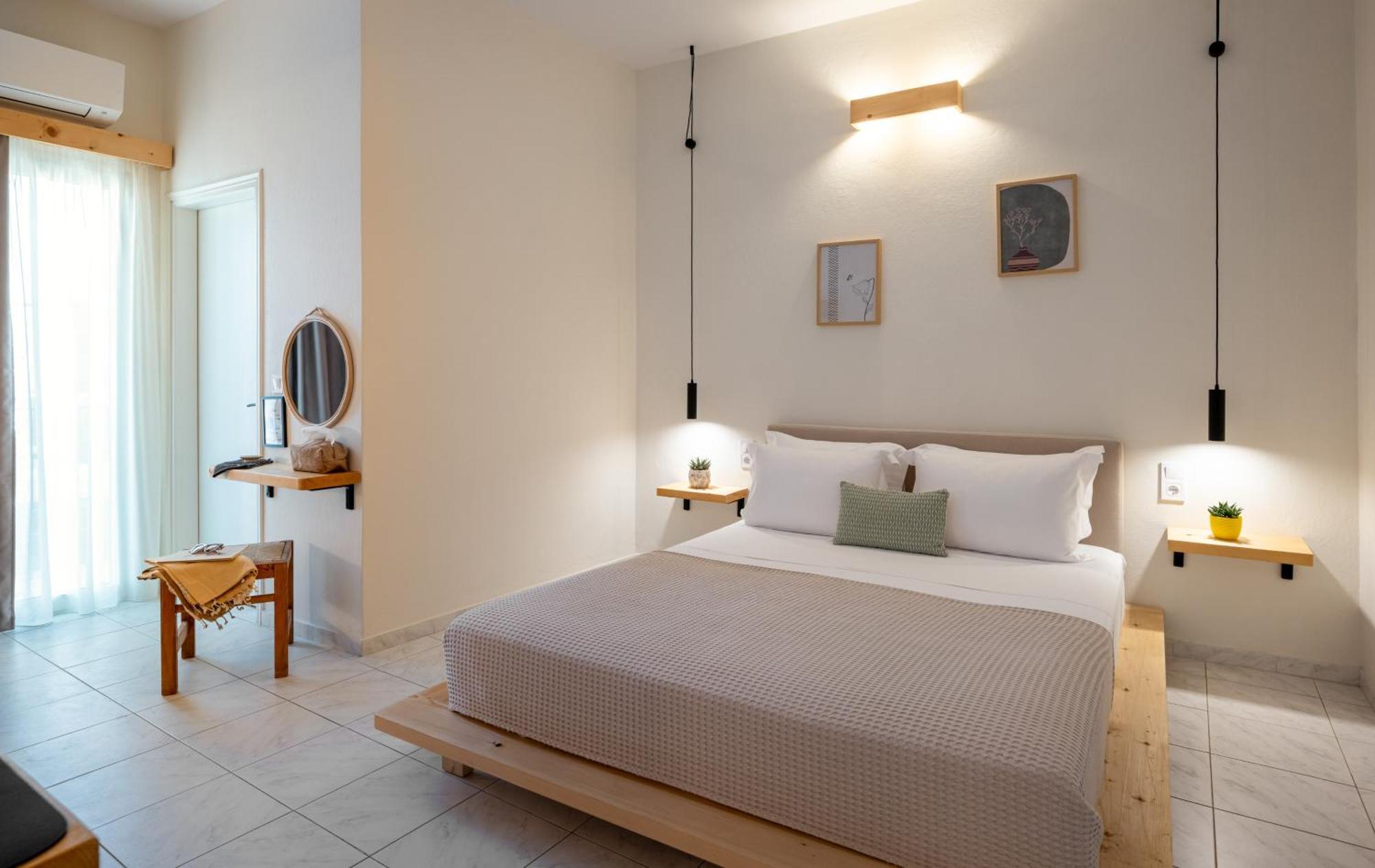 Capella Skiathos, Town Luaran gambar