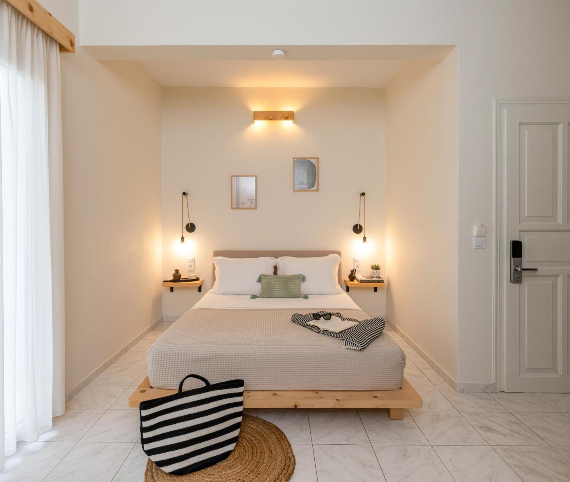 Capella Skiathos, Town Luaran gambar