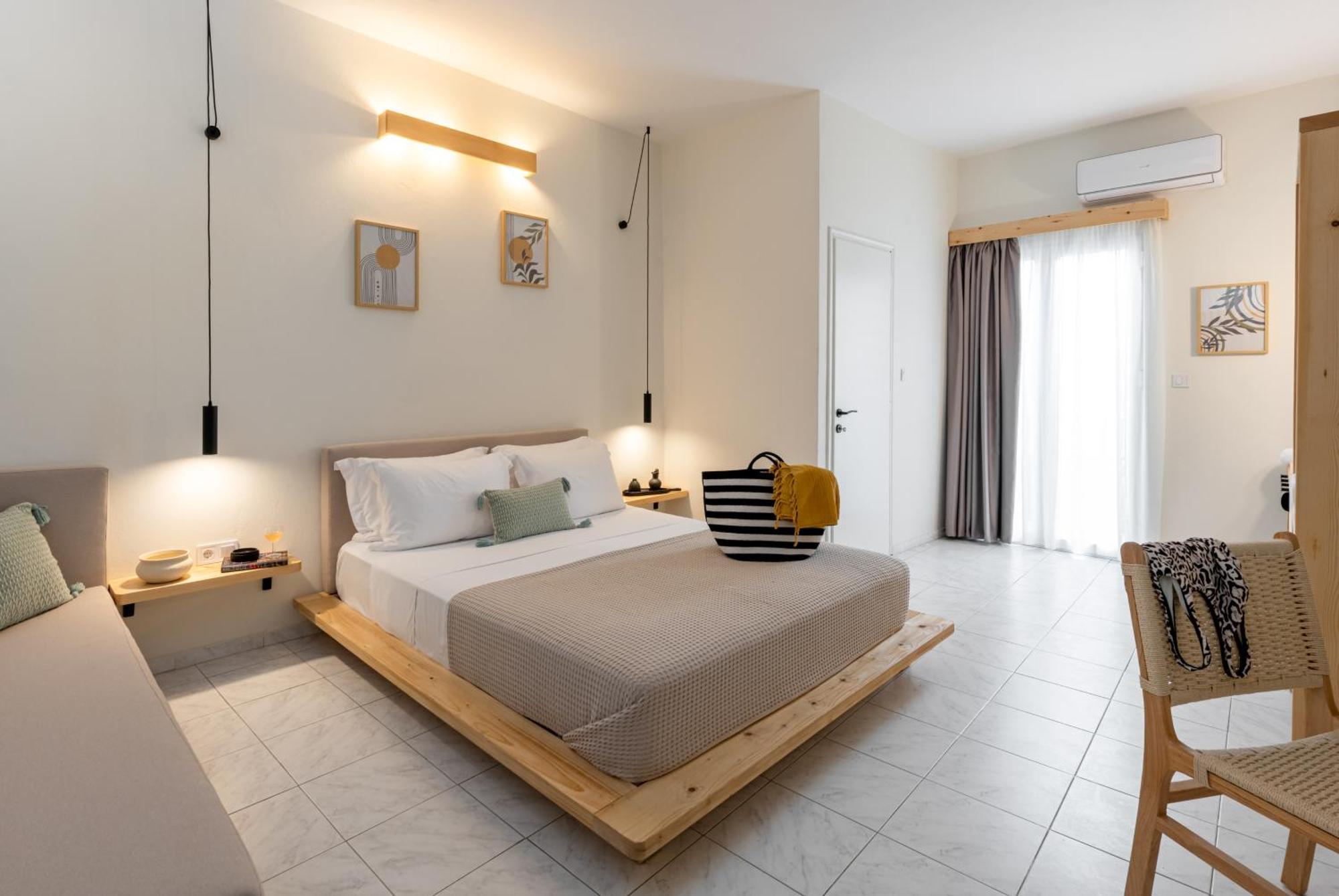 Capella Skiathos, Town Luaran gambar