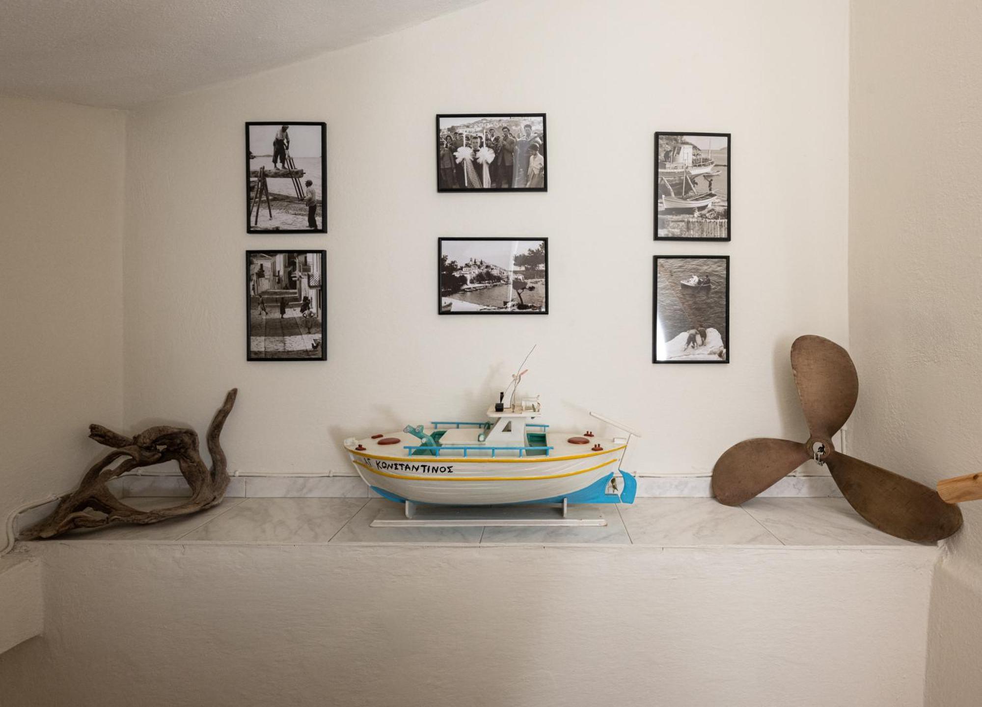 Capella Skiathos, Town Luaran gambar
