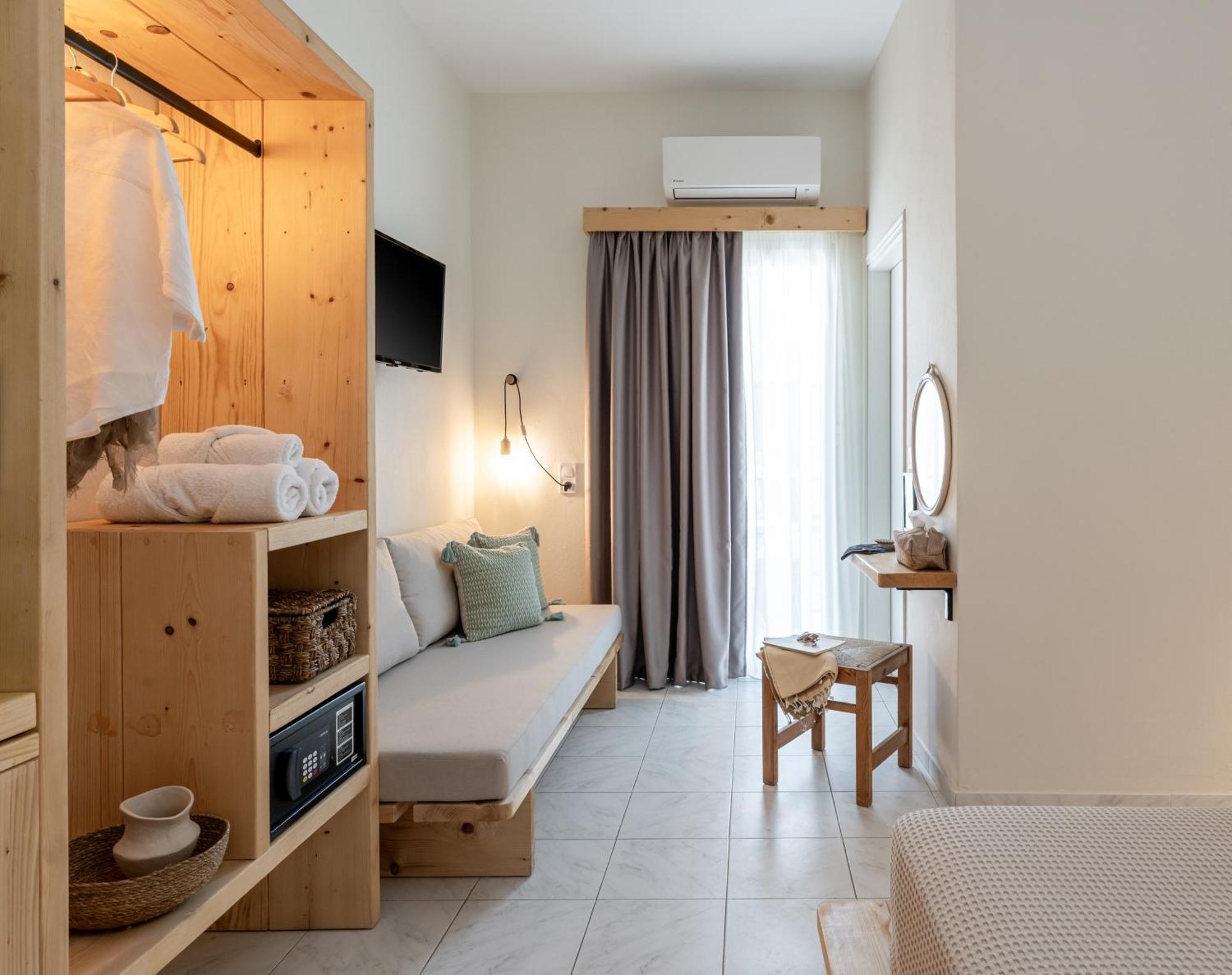 Capella Skiathos, Town Luaran gambar