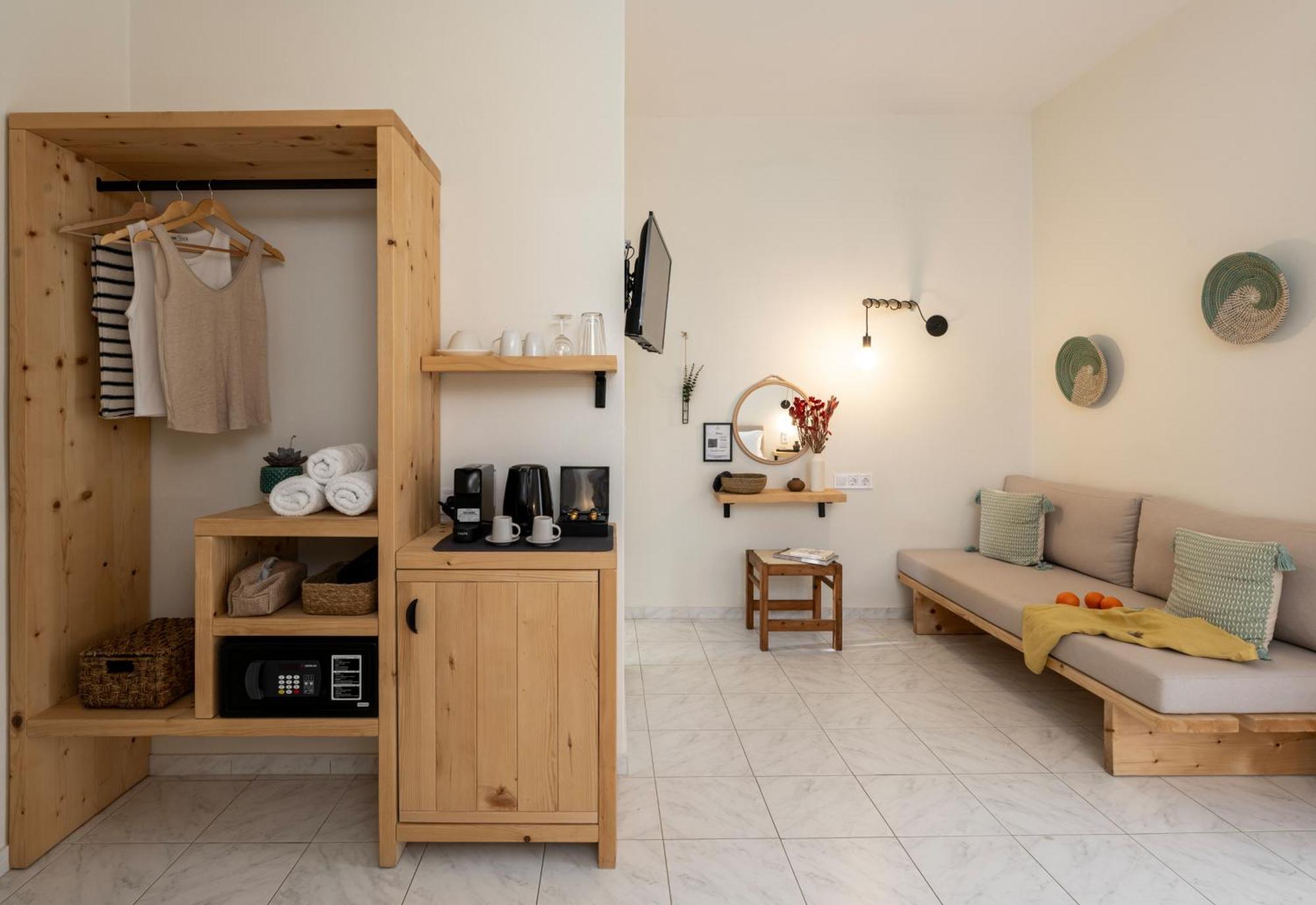 Capella Skiathos, Town Luaran gambar