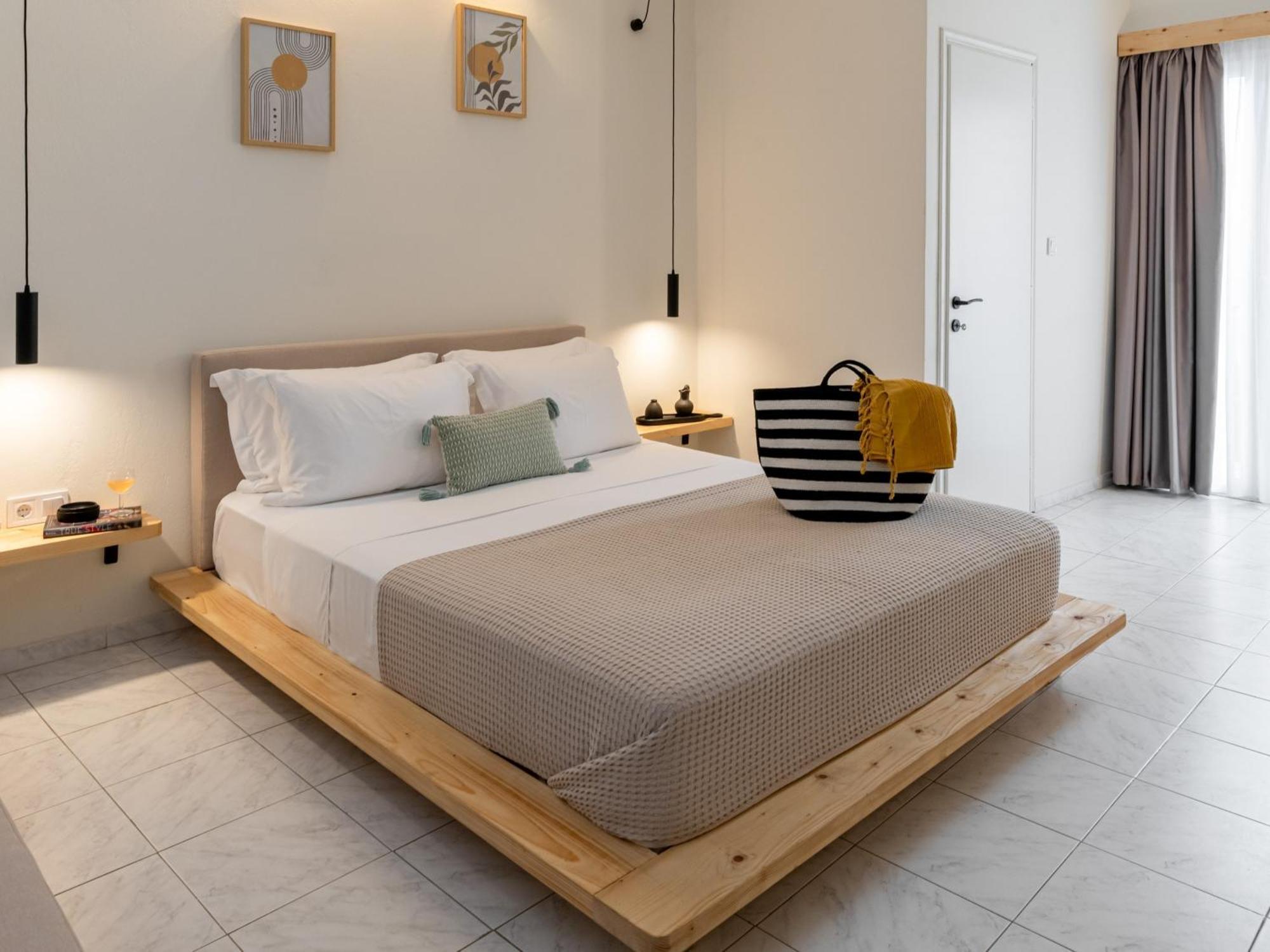 Capella Skiathos, Town Luaran gambar
