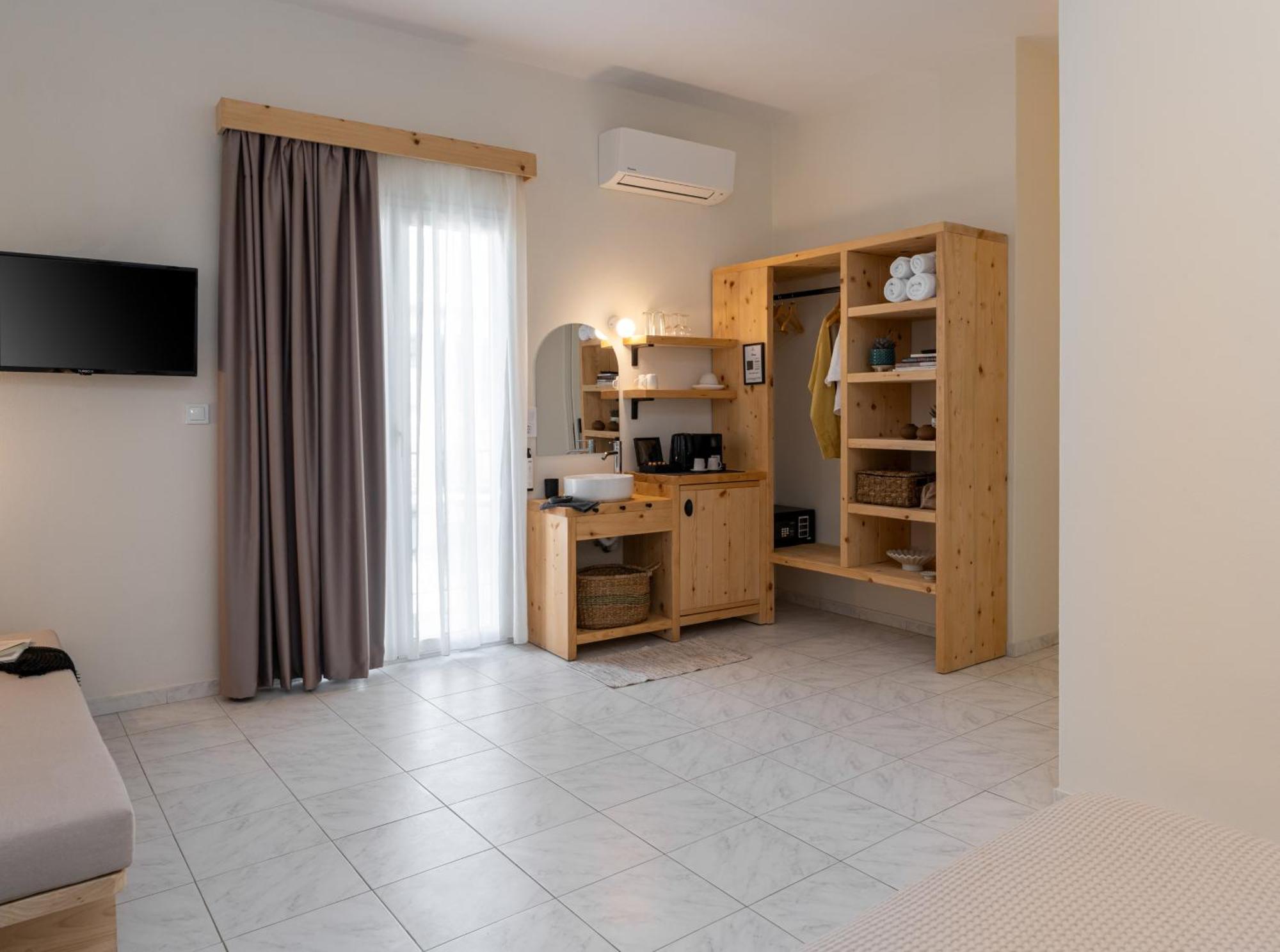 Capella Skiathos, Town Luaran gambar